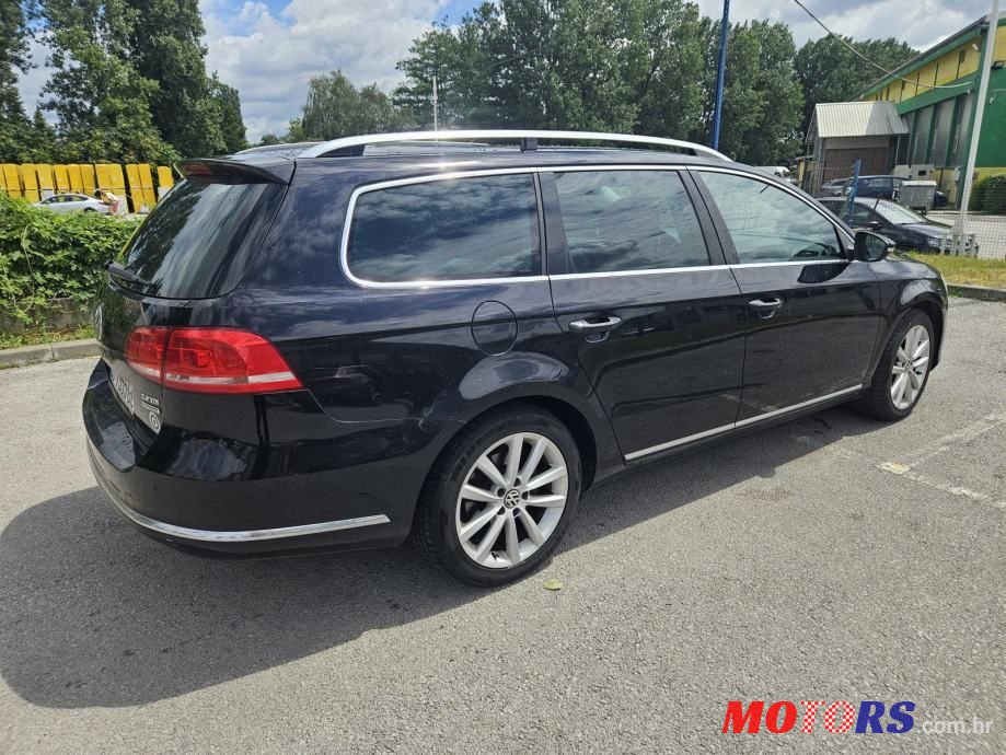 2011' Volkswagen Passat Variant photo #5