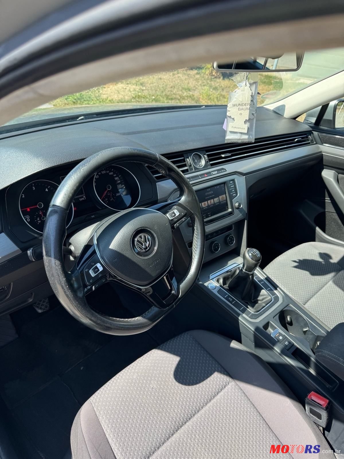 2015' Volkswagen Passat Variant photo #5