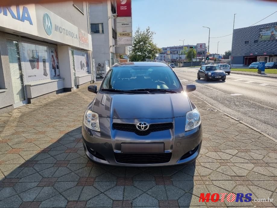 2010' Toyota Auris 1,4 D4-D photo #2