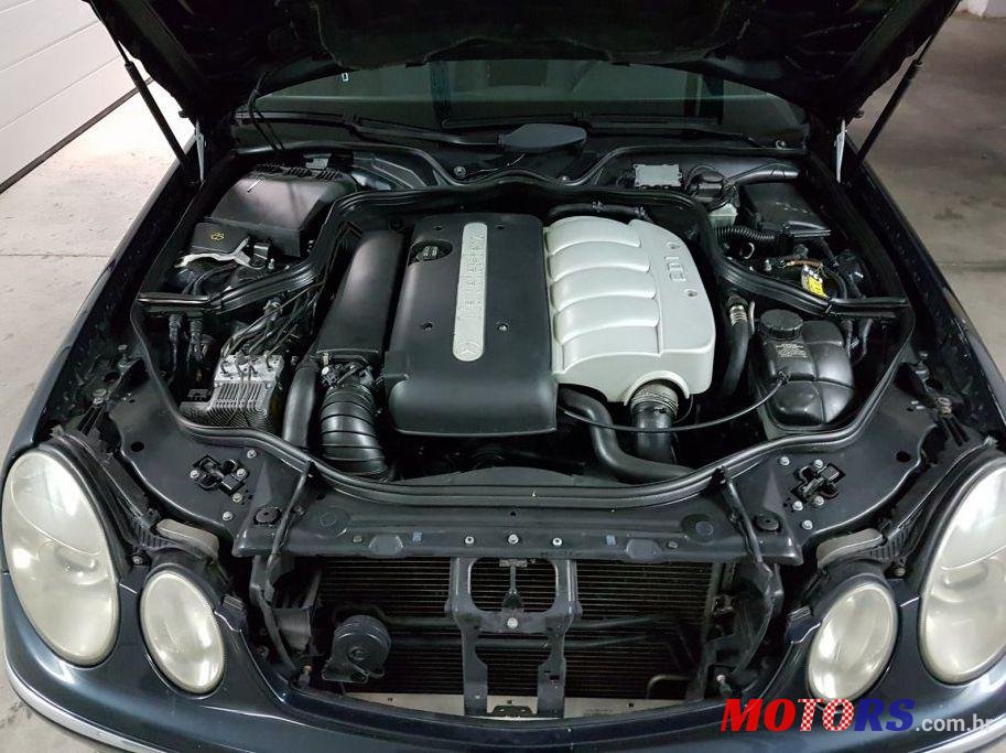 2002' Mercedes-Benz E-Class 220 Cdi photo #3
