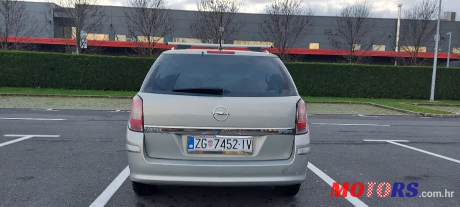 2008' Opel Astra Caravan photo #5