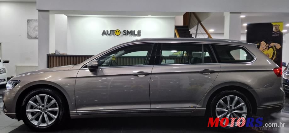 2020' Volkswagen Passat Variant photo #2