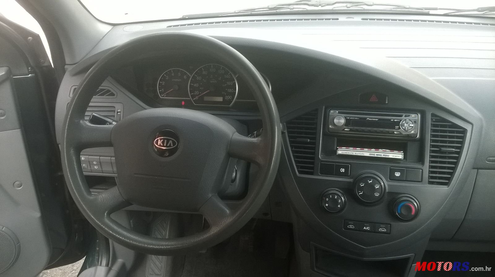 2005' Kia Carens photo #5