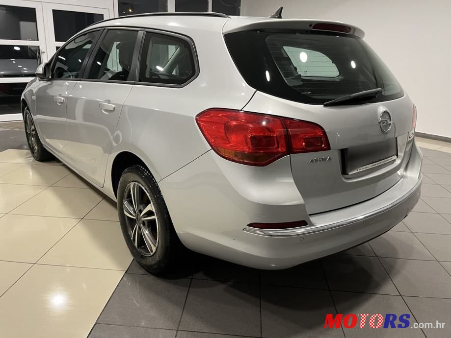 2015' Opel Astra Karavan photo #6