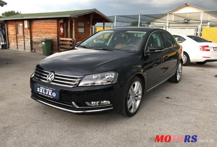 2011' Volkswagen Passat photo #2