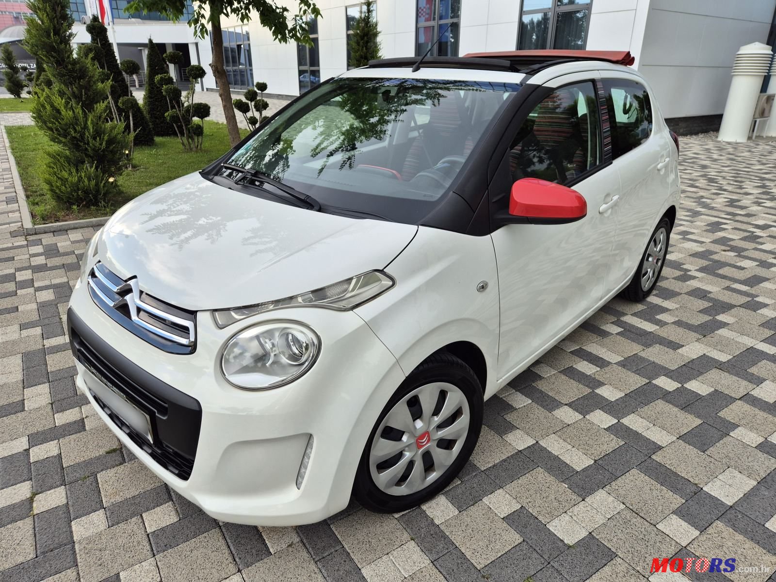 2015' Citroen C1 1,2 82 photo #2