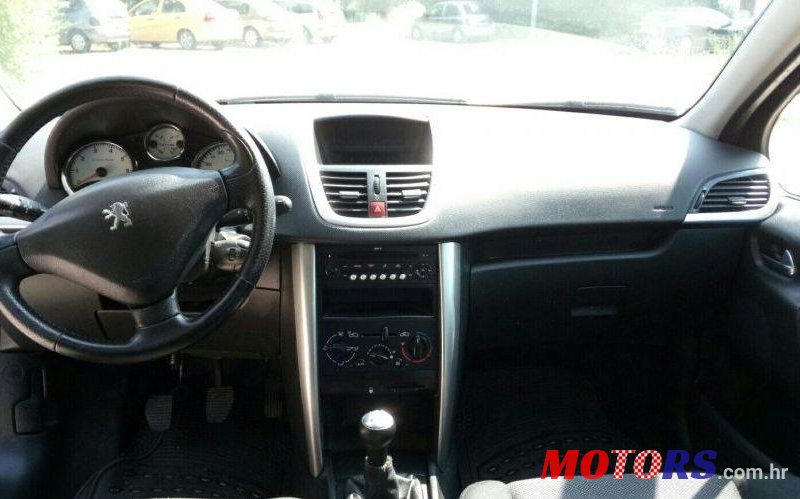 2009' Peugeot 207 Sport 1,6 16V Vti photo #2