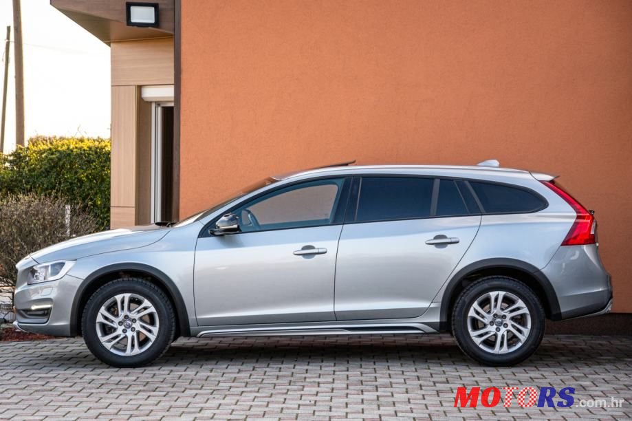 2016' Volvo V60 D3 photo #3