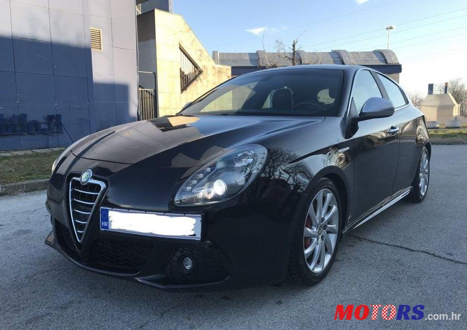 2011' Alfa Romeo Giulietta photo #1