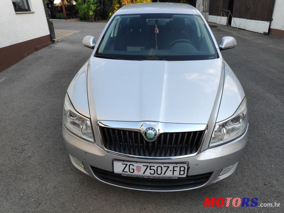 2010' Skoda Octavia Combi 1,6 Tdi photo #1
