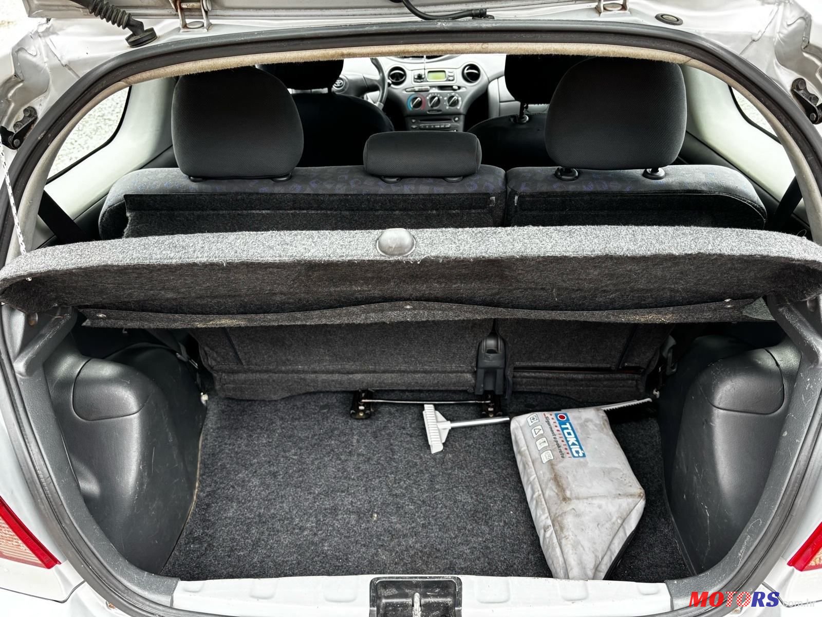 2002' Toyota Yaris 1,0 Vvt-I photo #1