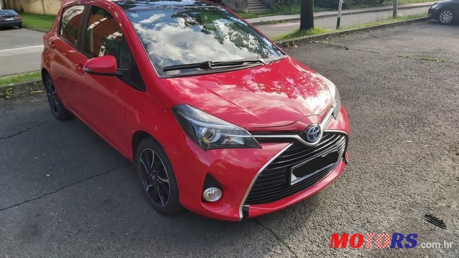 2015' Toyota Yaris Hybrid photo #3