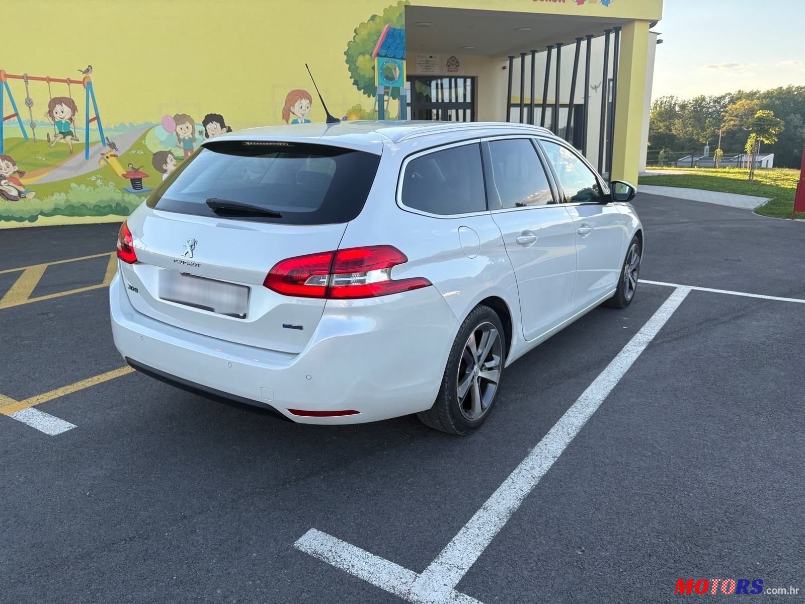 2016' Peugeot 308 Sw photo #3