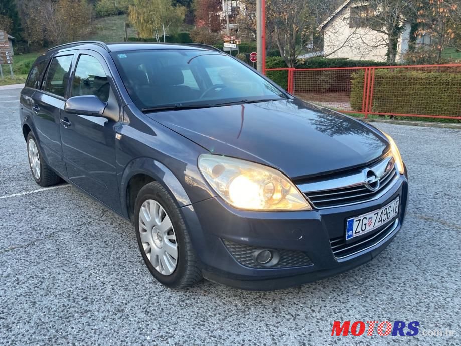 2008' Opel Astra photo #1