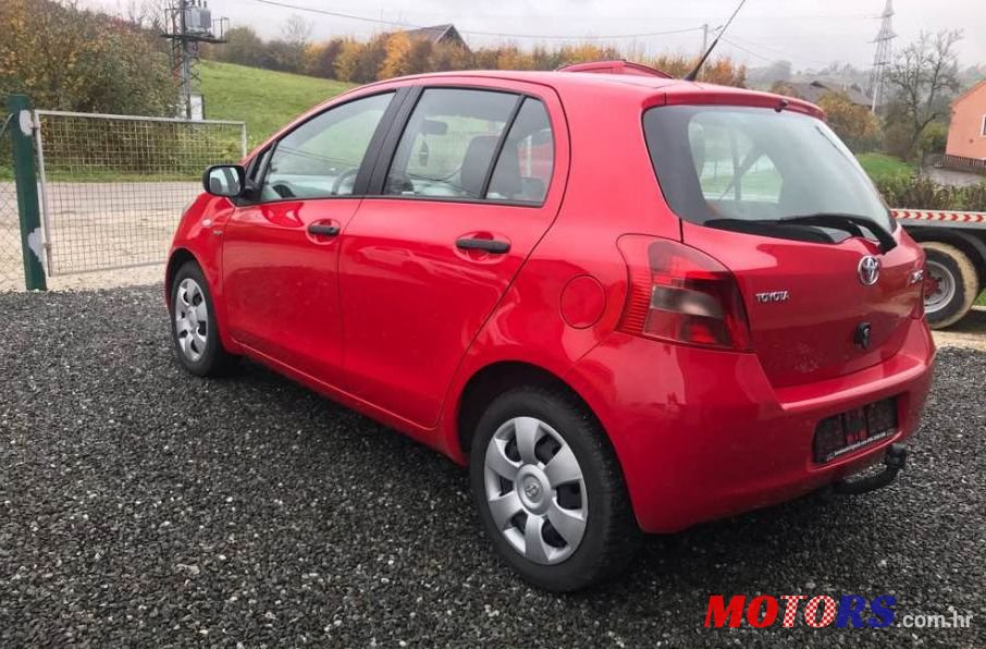 2009' Toyota Yaris photo #4