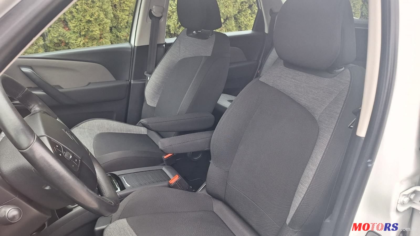 2017' Citroen C4 Picasso 1.2 photo #5