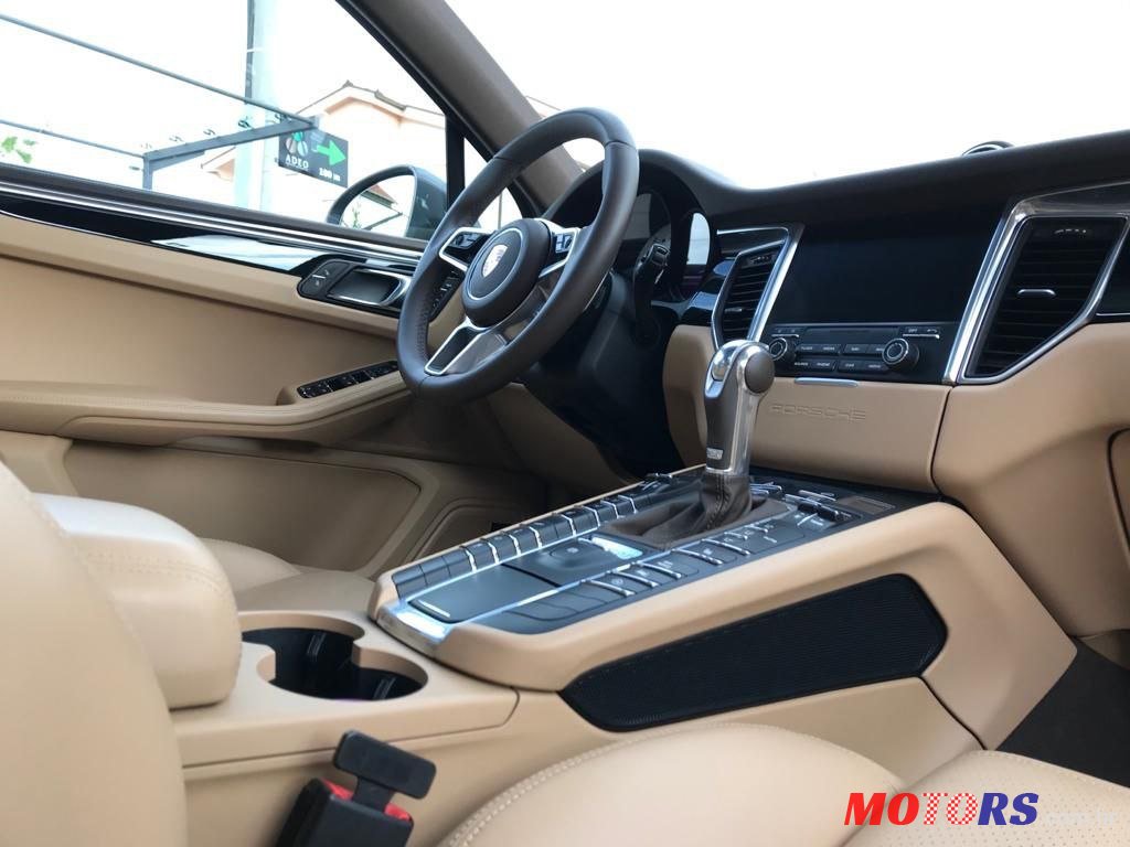 2017' Porsche Macan photo #4
