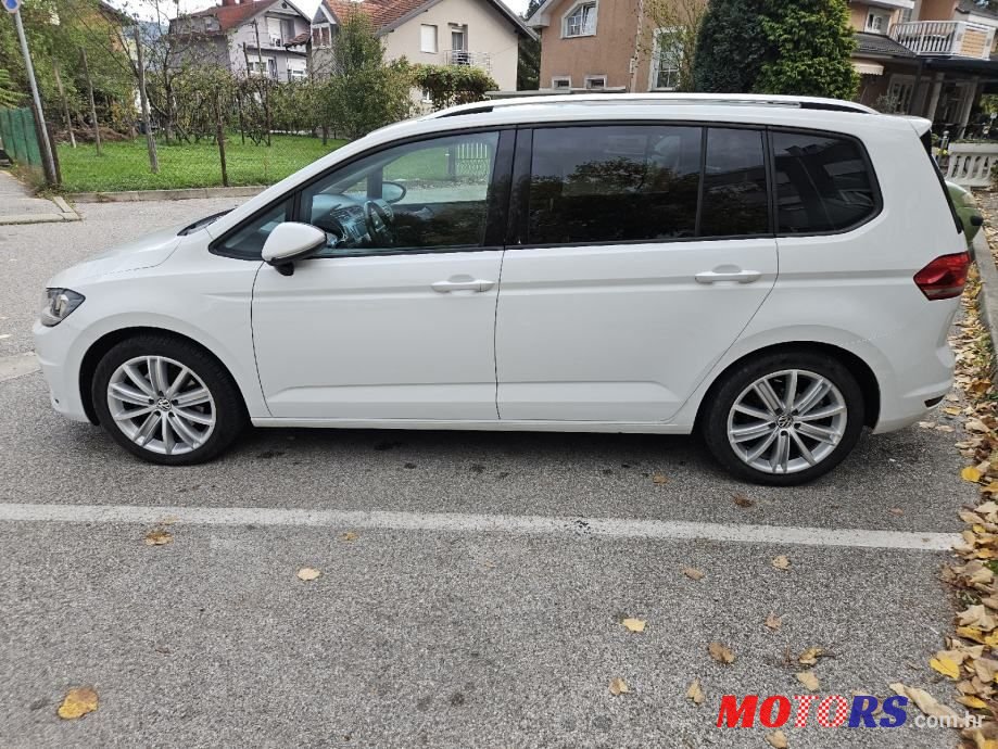 2016' Volkswagen Touran 2,0 Tdi Bmt photo #1