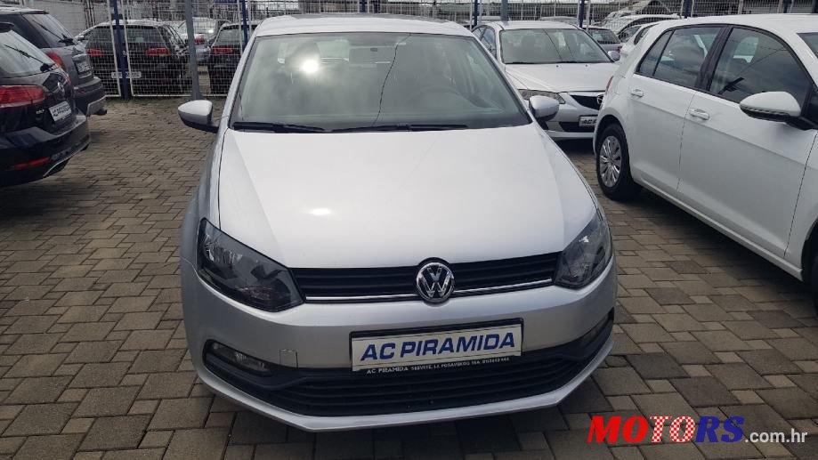 2017' Volkswagen Polo photo #2