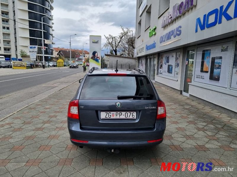 2012' Skoda Octavia Combi photo #5