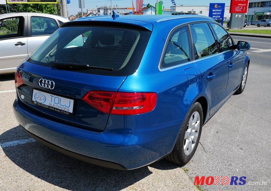 2011' Audi A4 Avant photo #2