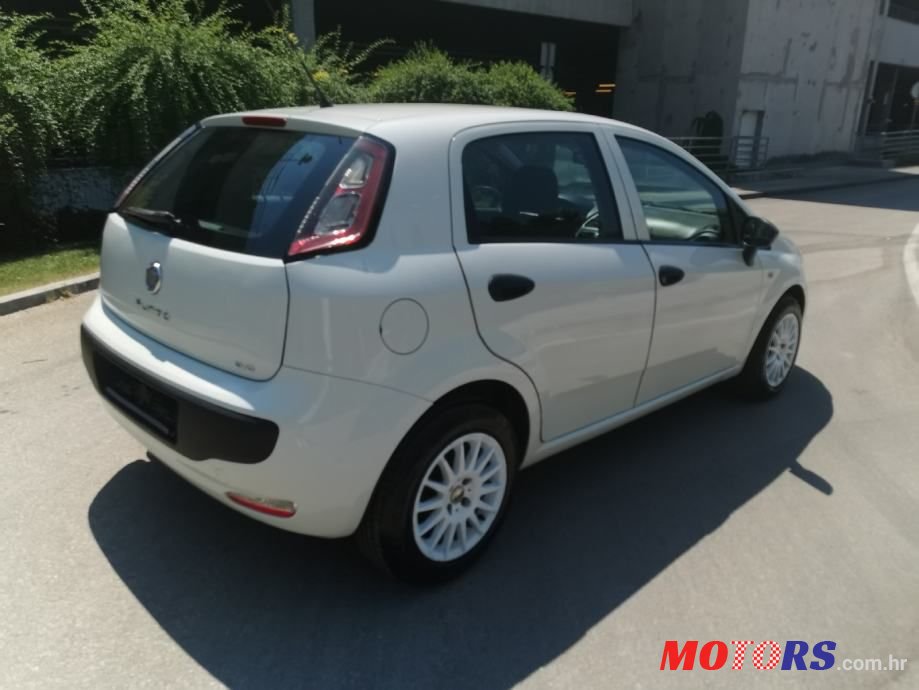 2011' Fiat Punto Evo photo #5