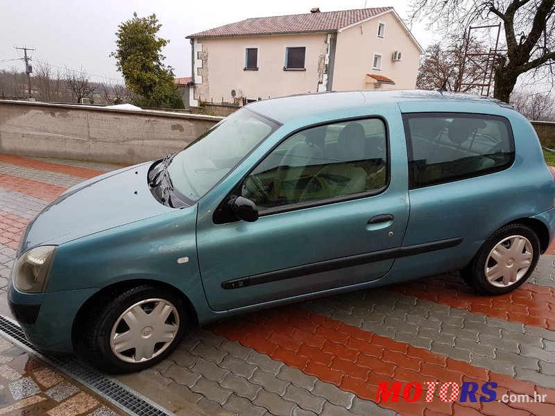 2005' Renault Clio photo #2