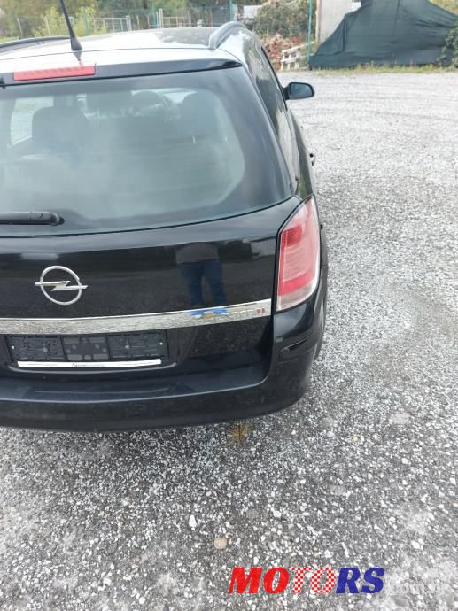 2006' Opel Astra Karavan photo #4