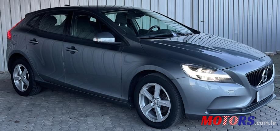 2018' Volvo V40 D2 photo #3