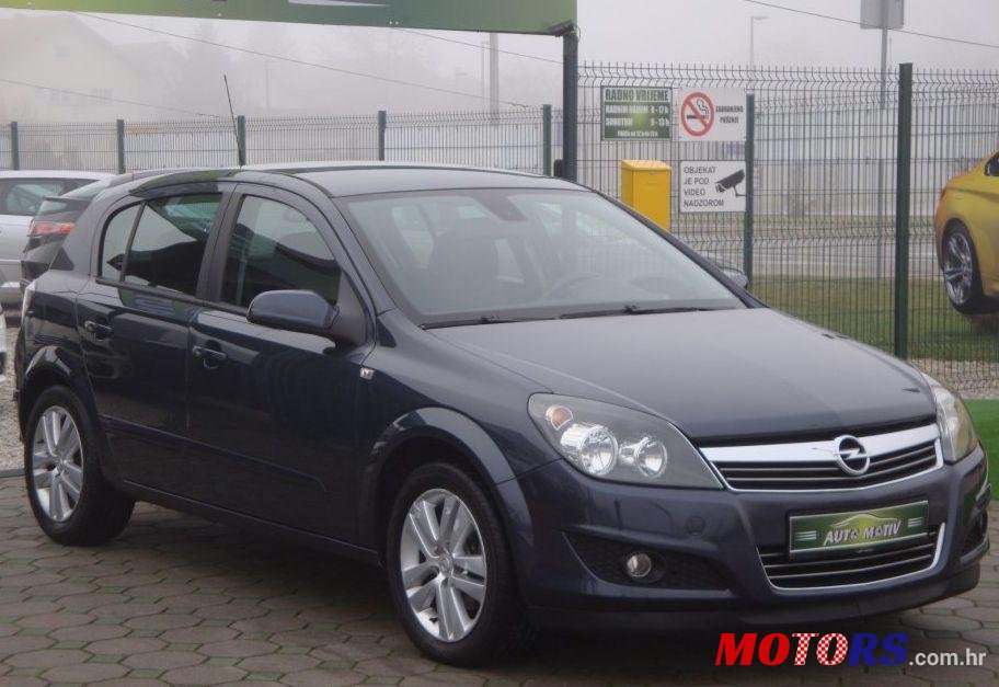 2010' Opel Astra 1,7 Cdti photo #1