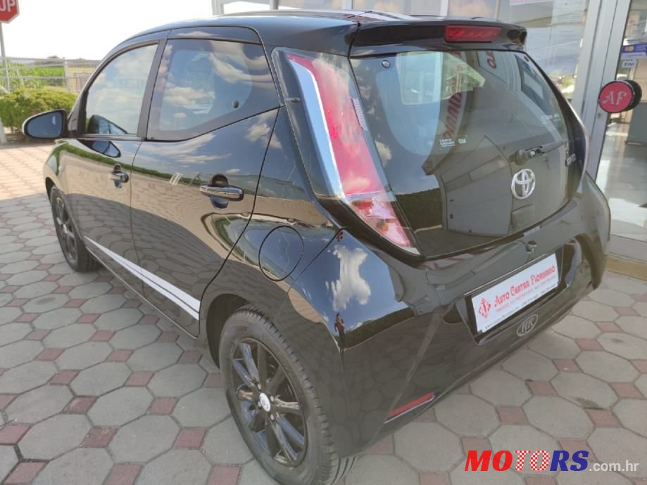 2017' Toyota Aygo photo #5