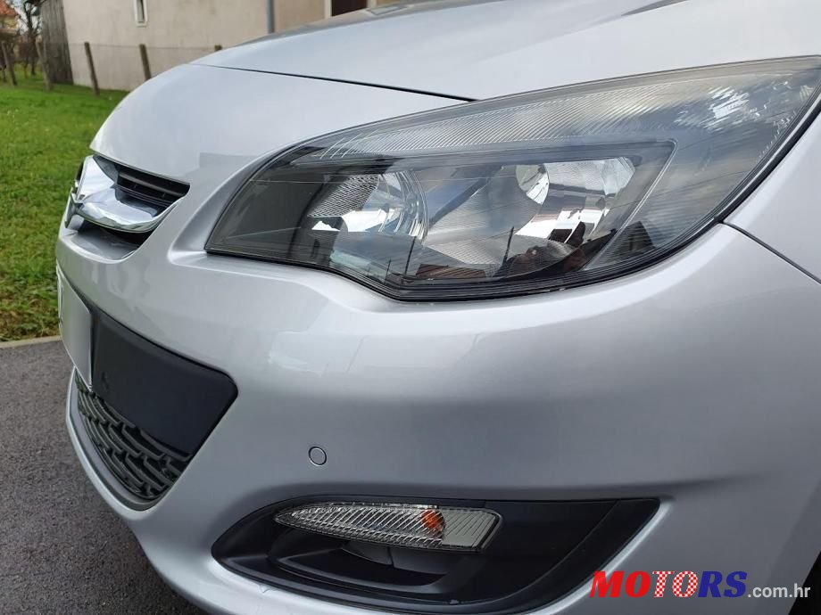 2014' Opel Astra Karavan photo #5