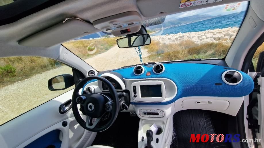 2017' Smart Fortwo photo #4