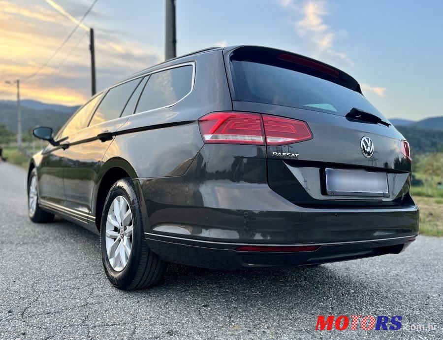 2017' Volkswagen Passat Variant photo #6