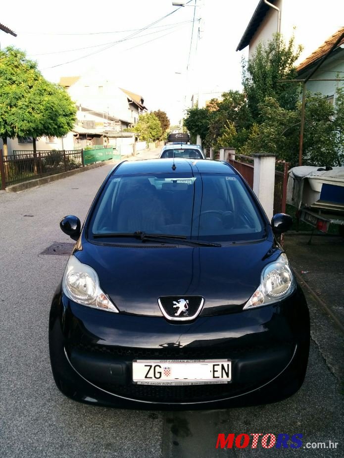 2006' Peugeot 107 1.0 12 V TRENDY photo #2