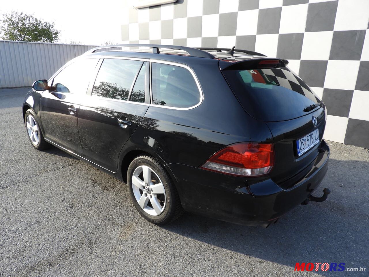 2010' Volkswagen Golf Variant photo #1