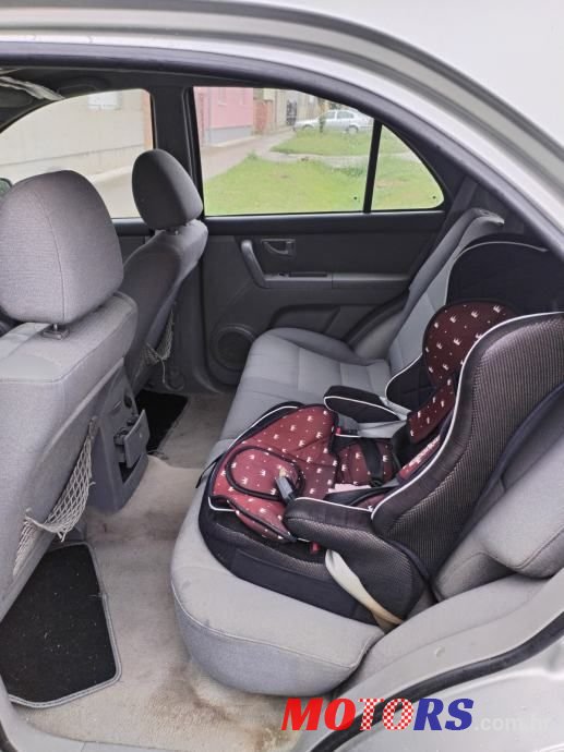 2004' Kia Sorento photo #4