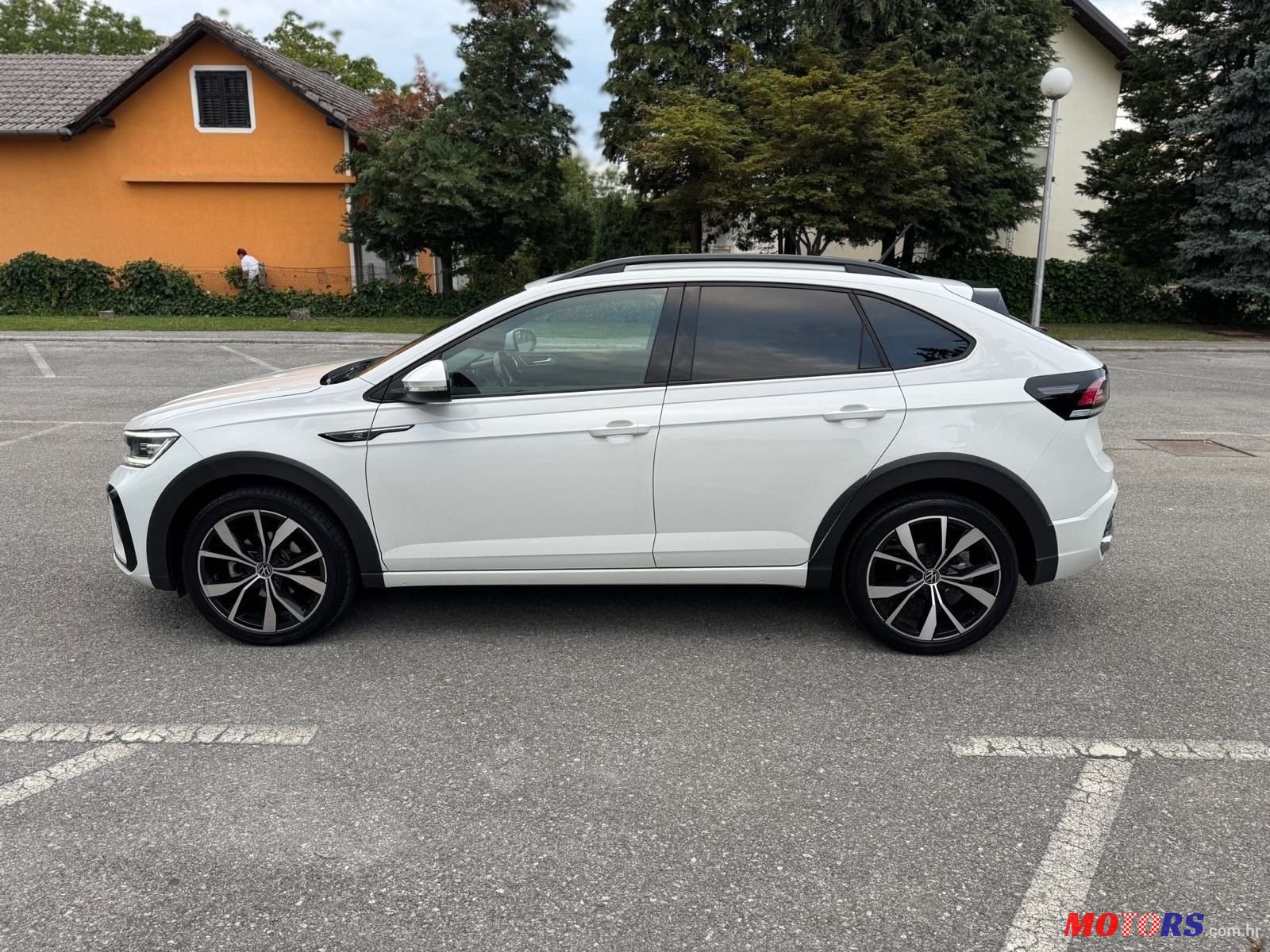 2022' Volkswagen Taigo R-Line photo #4