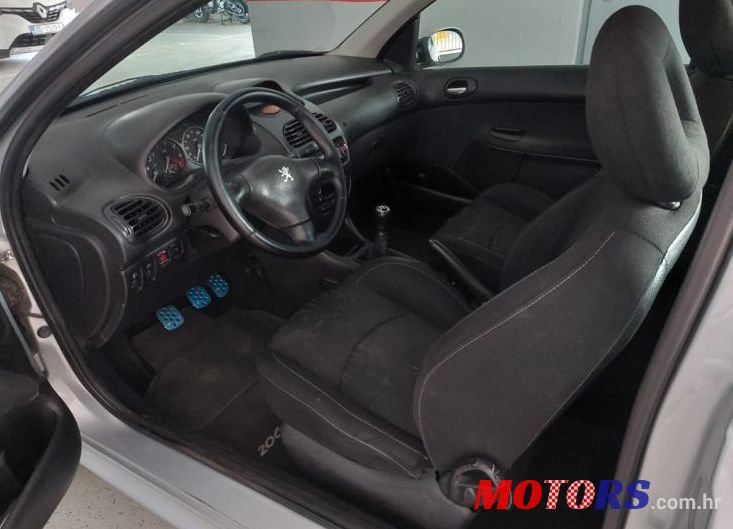 2001' Peugeot 206 1.6 16V Sport photo #4