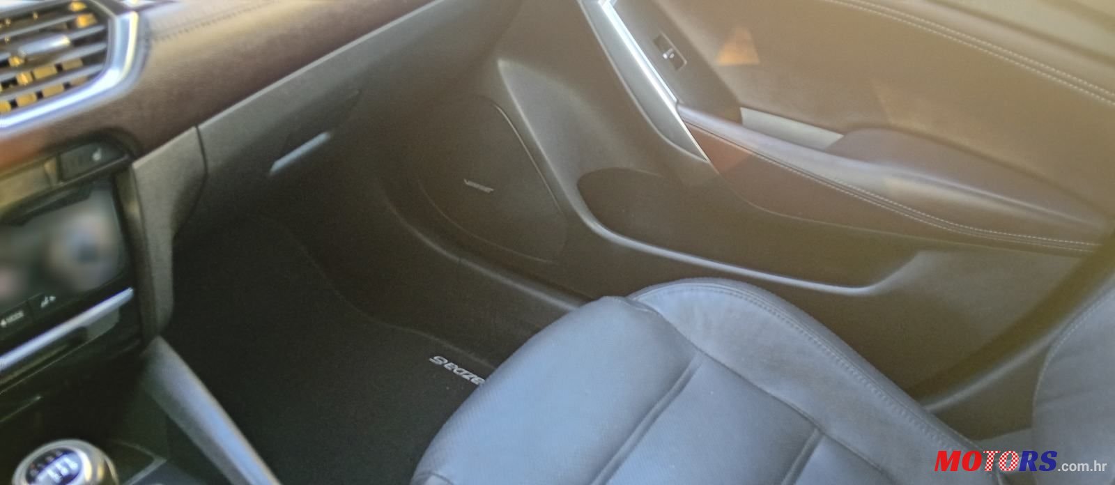 2015' Mazda 6 Sport Combi photo #6