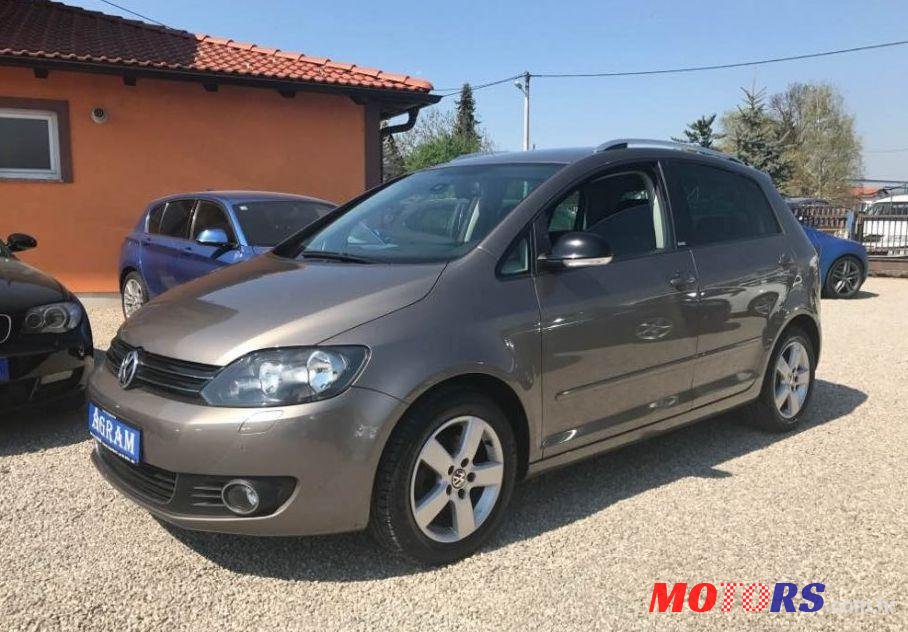 2011' Volkswagen Golf Plus photo #1