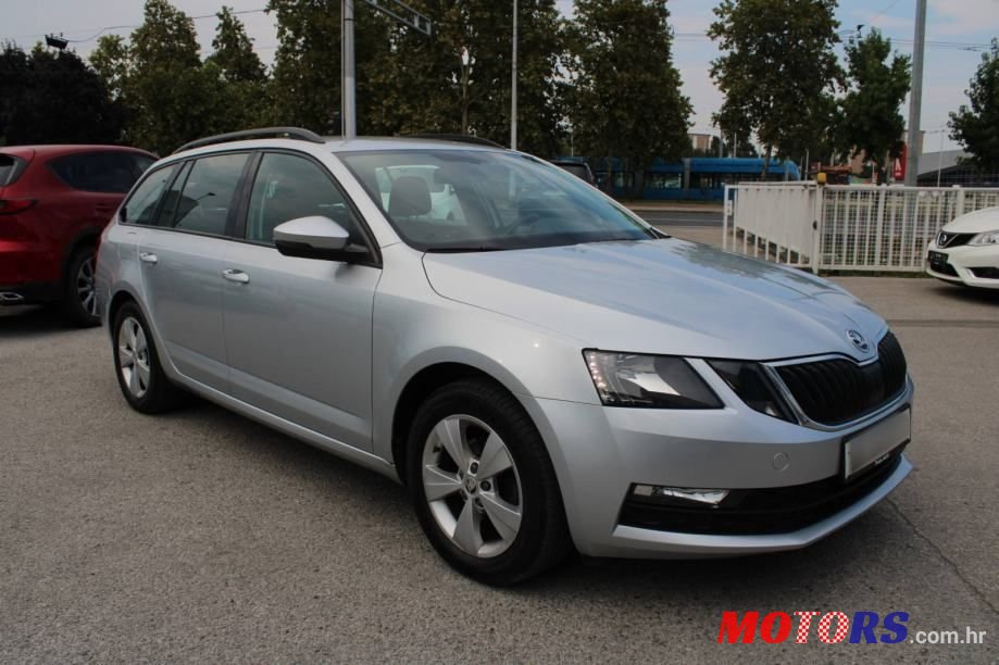 2020' Skoda Octavia Combi photo #3