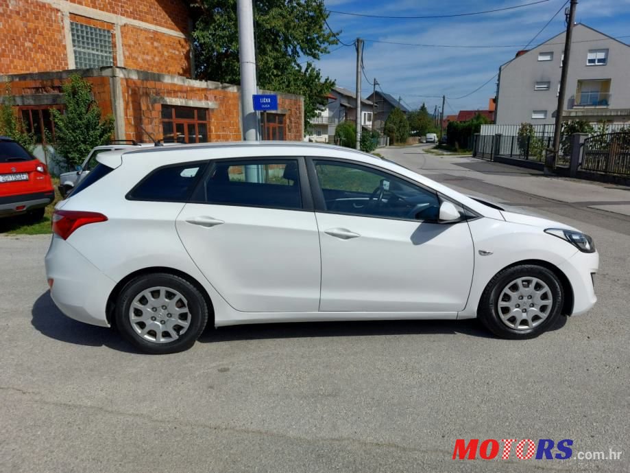 2013' Hyundai i30 Cw 1,6 Crdi photo #6