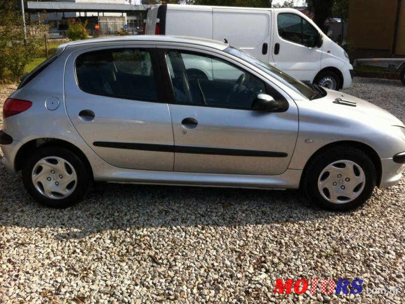 2002' Peugeot 206 206 2,0 Hdi photo #2