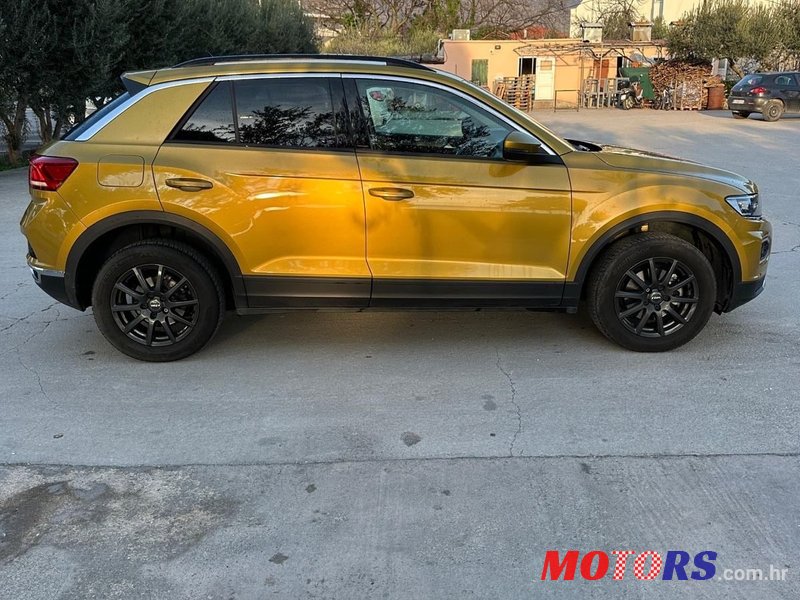 2022' Volkswagen T-Roc 1,0 Tsi photo #2