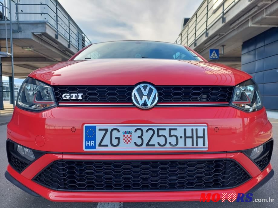 2015' Volkswagen Polo photo #6