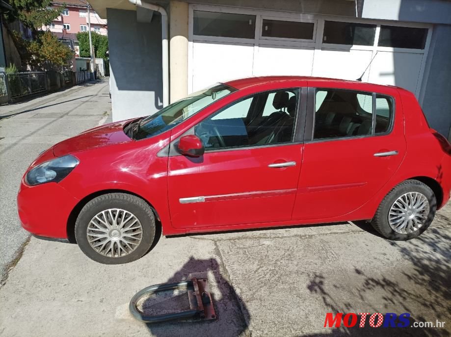 2010' Renault Clio 1,2 16V photo #1