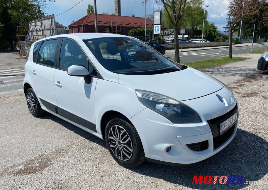 2011' Renault Scenic 1,5 Dci photo #1