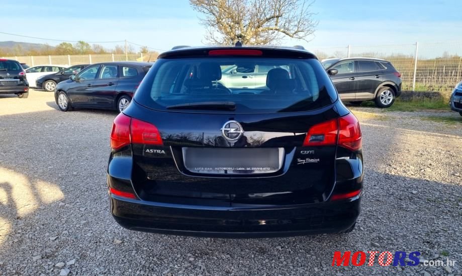 2011' Opel Astra Karavan photo #4