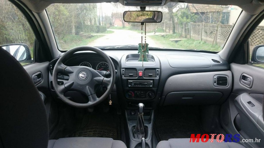 2003' Nissan Almera photo #2